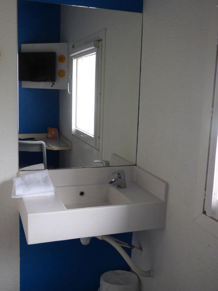 Hotelf1 Salon De Provence Экстерьер фото